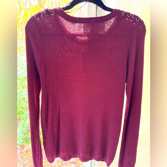 NWT Hippie Rose XL crew neck knit top with lace up accent shoulders in burgundy - Picture 7 of 9
